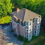 Au Chateau De St-pierre-brouck Bed & Breakfast 3*