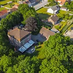 Au Chateau De St-pierre-brouck Bed & Breakfast