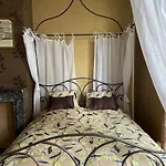 Au Chateau De St-pierre-brouck Bed & Breakfast