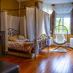 Bed & Breakfast Au Chateau De St-pierre-brouck 3*