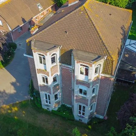 Au Chateau De St-pierre-brouck *