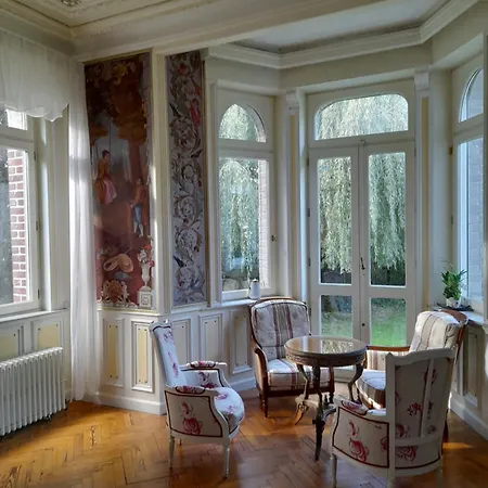 Bed & Breakfast Au Chateau De St-pierre-brouck 3*