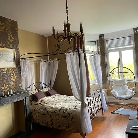 Bed & Breakfast Au Chateau De St-pierre-brouck 3*