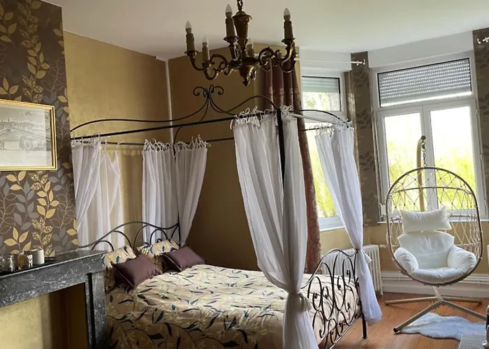 Bed & Breakfast Au Chateau De St-pierre-brouck 3*