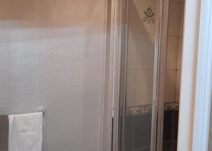 Au Chateau De St-pierre-brouck Bed & Breakfast 3*