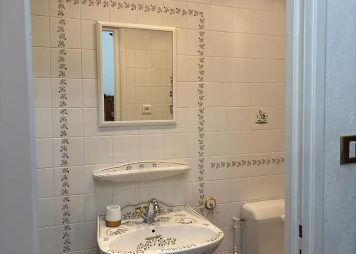 Au Chateau De St-pierre-brouck Bed & Breakfast 3*