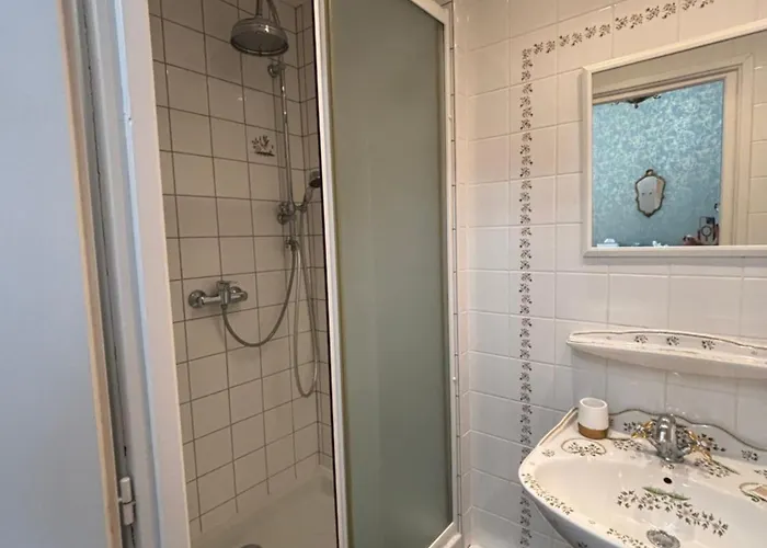 Au Chateau De St-pierre-brouck Bed & Breakfast 3*